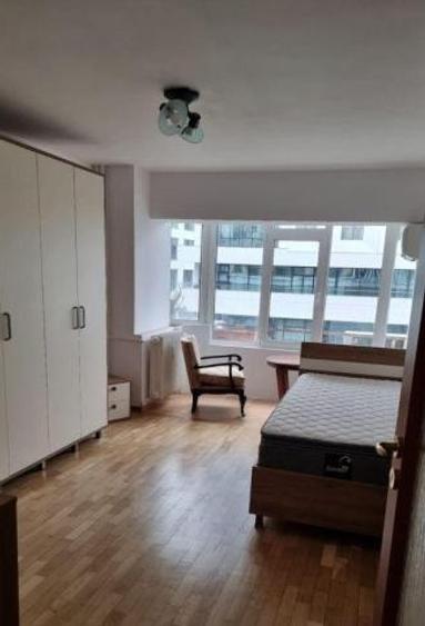 Apartament cu 3 camere decomandat, mobilat în Unirii