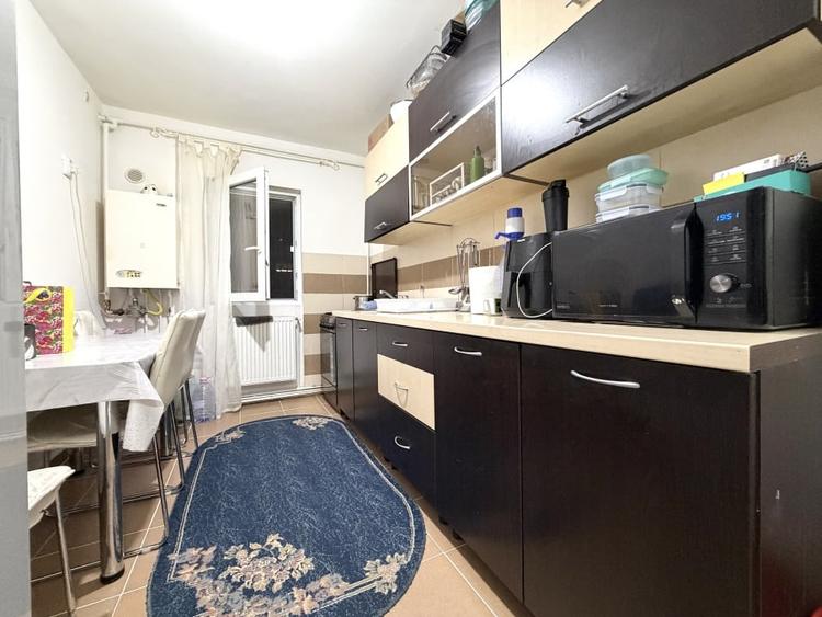 Apartament cu 4 camere decomandat, mobilat în Lipovei