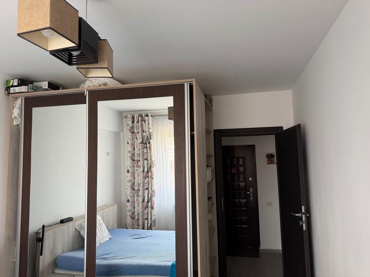 Apartament cu 2 camere decomandat în Roșu