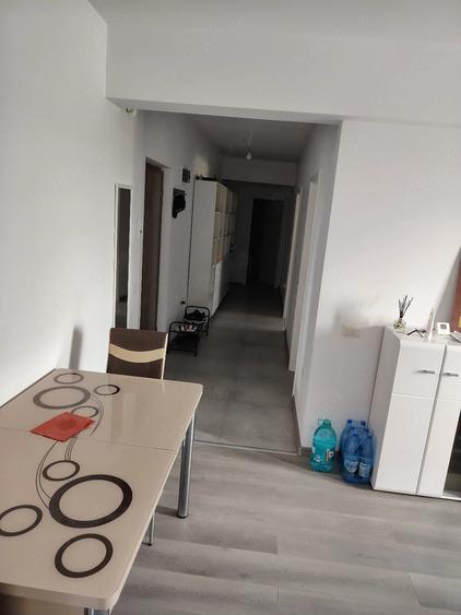 Apartament cu 3 camere decomandat în Dobroești