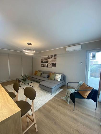 Apartament cu 2 camere decomandat în Central