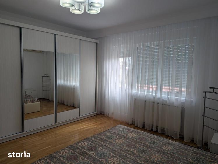 Apartament cu 3 camere decomandat în Primăverii