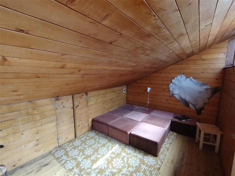 Casă individuală cu 4 camere cu Teren 216 Mp în Exterior Est