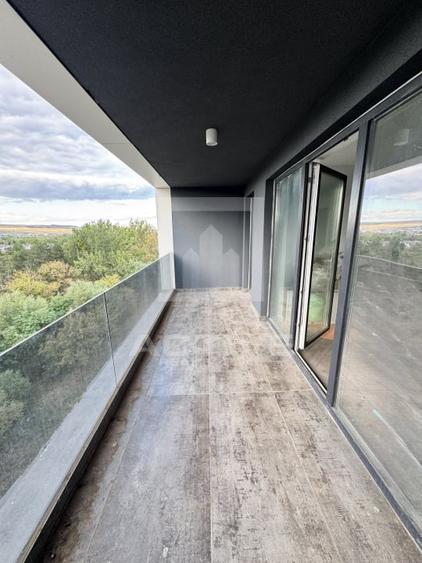 Apartament cu 3 camere semidecomandat, mobilat în Sopor