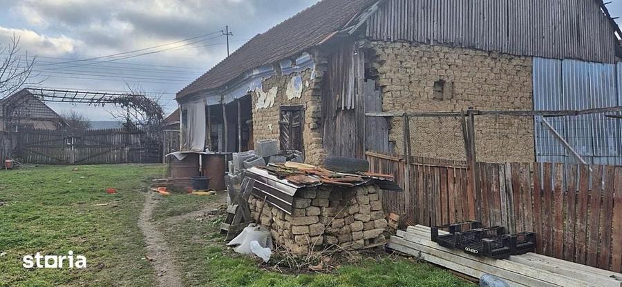 Casă cu 2 camere cu Teren 4000 Mp în Tăut