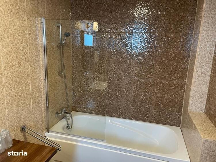 Spațiu comercial, de 1,500 mp, în Poiana Mărului