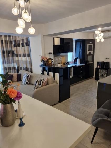 Apartament cu 2 camere decomandat, mobilat în Central