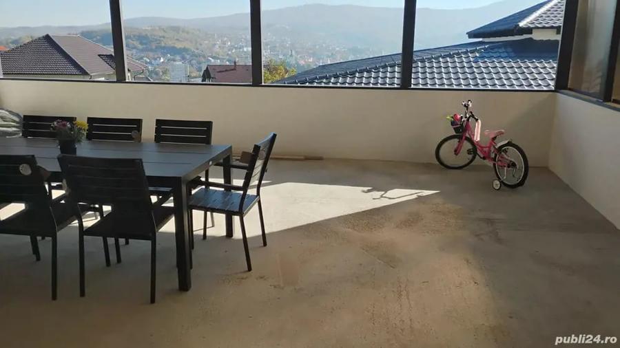 Casă cu 4 camere în Central