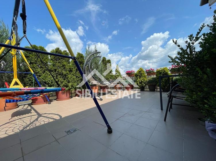 Apartament cu 3 camere semidecomandat, mobilat în Turnișor