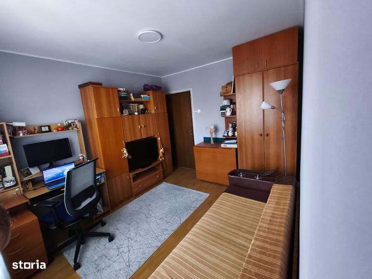 Apartament cu 3 camere decomandat în Colentina