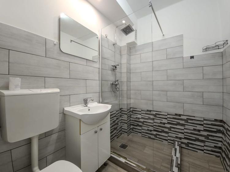 Apartament cu 3 camere decomandat în Horea