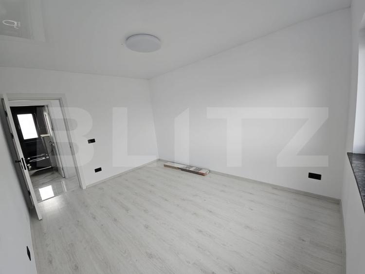 Duplex cu 4 camere cu Canalizare în Rediu
