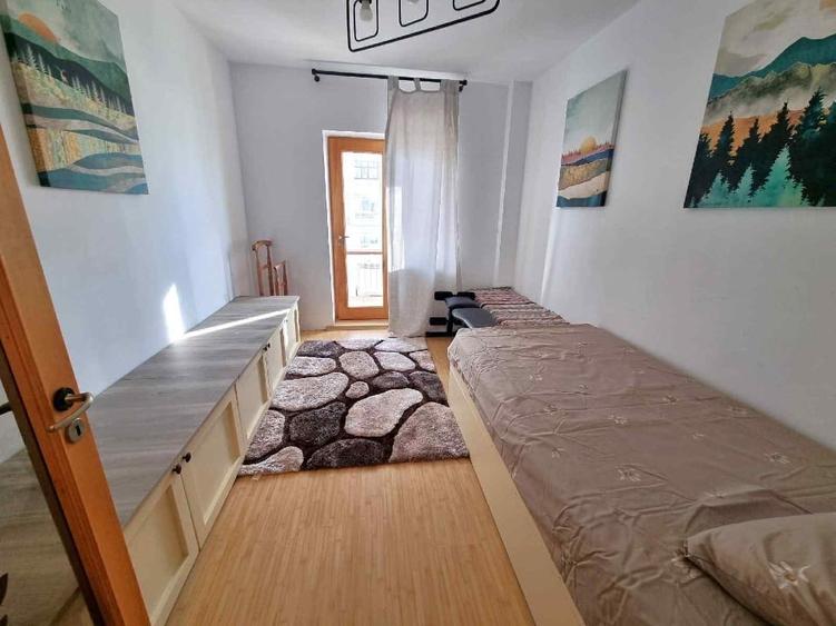 Apartament cu 3 camere semidecomandat în Dacia
