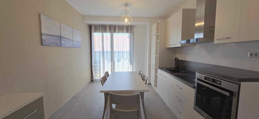 Apartament cu 3 camere nedecomandat în Central