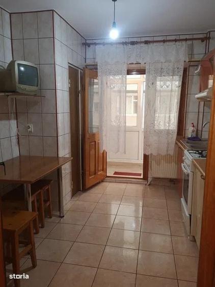 Apartament cu 3 camere decomandat în Obor