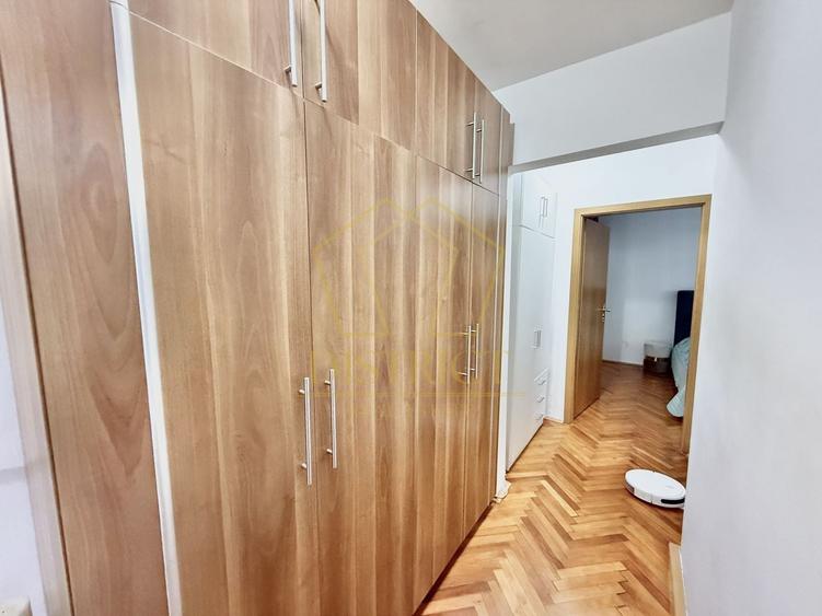 Apartament cu 3 camere semidecomandat, mobilat în Girocului
