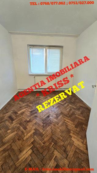 Apartament cu 4 camere decomandat în Banat