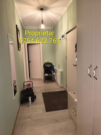 Apartament cu 3 camere semidecomandat în Titan