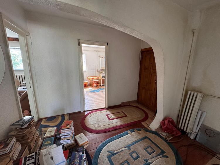 Apartament cu 3 camere decomandat în Nord-Est