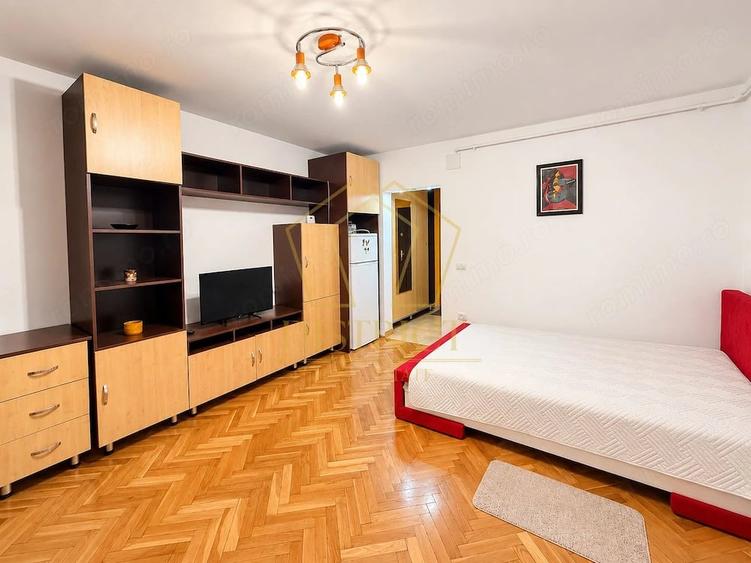 Garsonieră decomandată în Central
