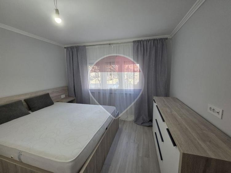 Apartament cu 2 camere semidecomandat, mobilat în Micălaca