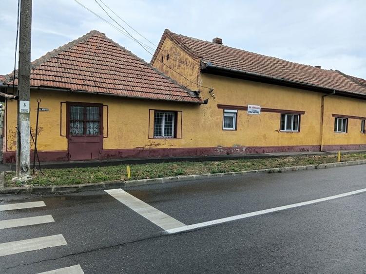 Casă cu 4 camere în Sânpaul