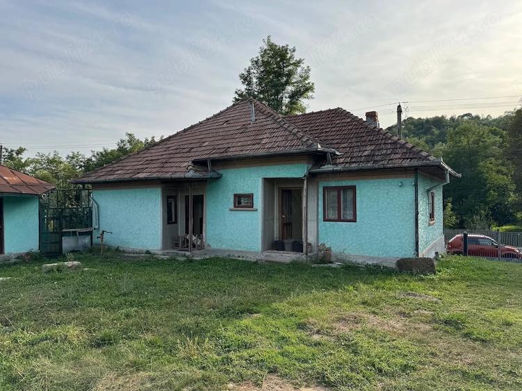 Casa cu livada matura ?i teren intravilan de 2.224 mp - 2