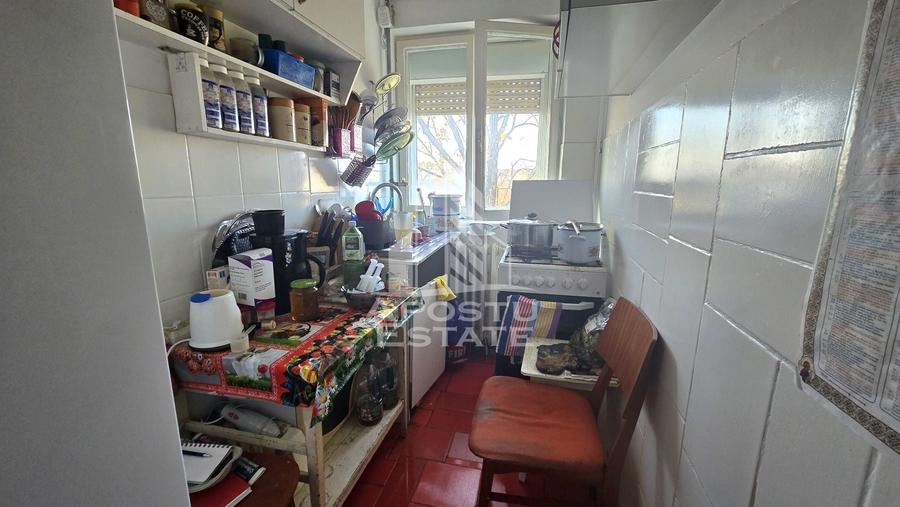 Apartament cu 4 camere semidecomandat în Cetății