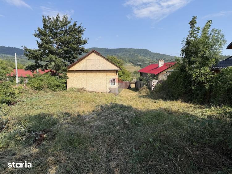 Casă cu 3 camere cu Teren 900 Mp în Soveja