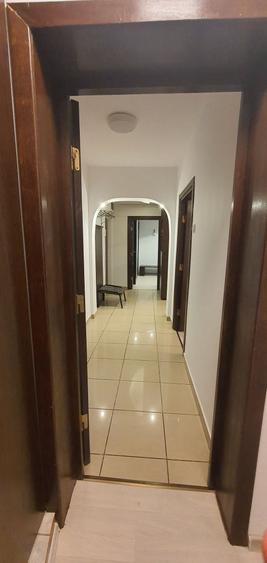Apartament cu 3 camere decomandat în Tineretului