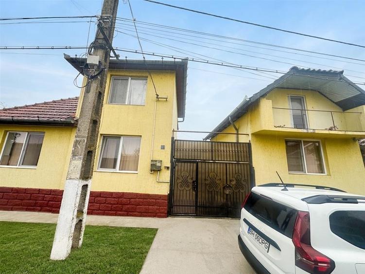 Casă individuală cu 10 camere cu Canalizare în Tinca