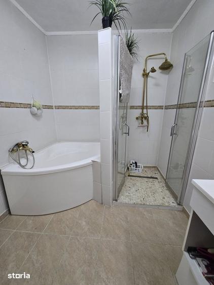 Casă cu 3 camere cu Teren 2466 Mp în Central