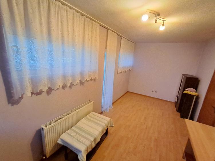 Apartament cu 2 camere semidecomandat în Florești