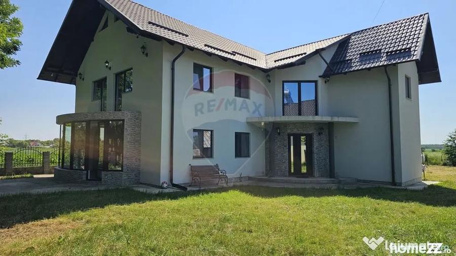 Casă cu 6 camere cu Teren 3600 Mp în Hănțești