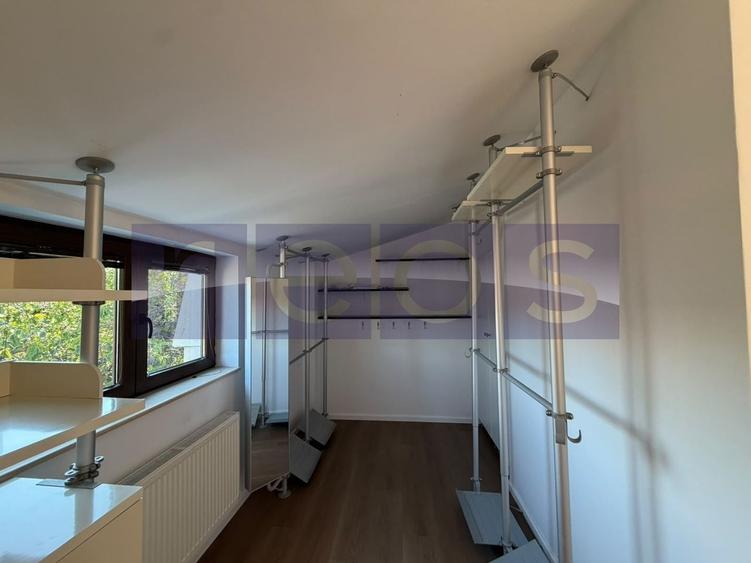 Apartament cu 5 camere decomandat în Kiseleff