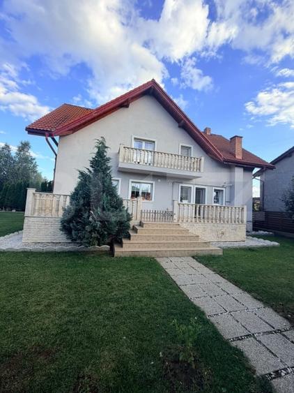 Casă individuală cu 6 camere cu Canalizare în Sânpetru