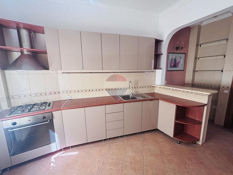 Casă individuală cu 4 camere cu Teren 200 Mp în Dorobanți