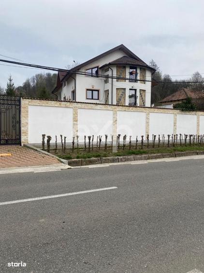 Casă cu 4 camere decomandat în Barcanele