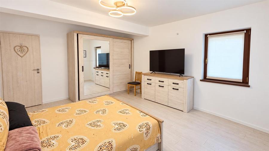 Apartament cu 2 camere decomandat, mobilat în Cristian