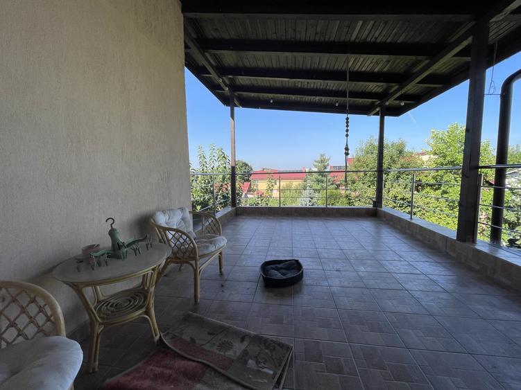 Duplex cu 8 camere cu Canalizare în Otopeni