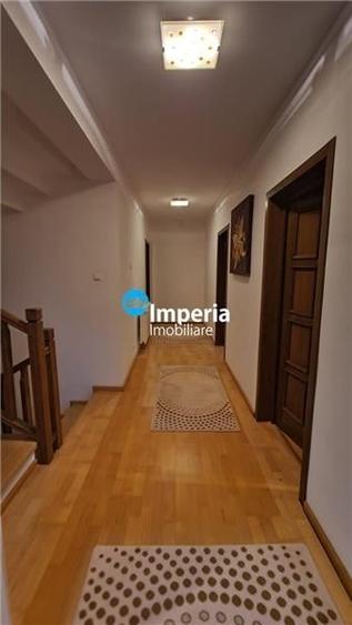 Casă individuală cu 7 camere cu Teren 1000 Mp în Bucium