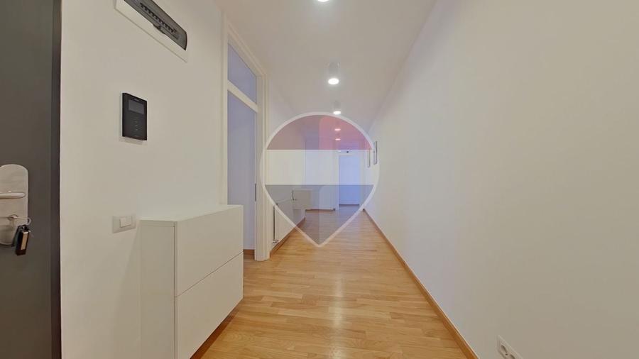 Apartament cu 3 camere semidecomandat, mobilat în Central
