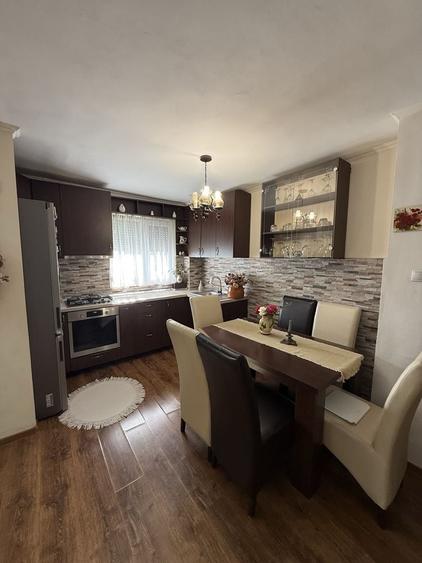 Apartament cu 3 camere decomandat în Nufărul