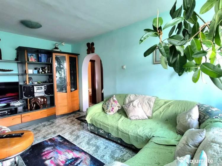 Apartament cu 3 camere semidecomandat în Central