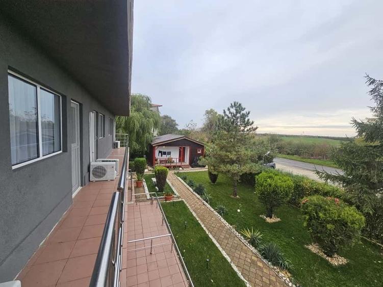 Casă individuală cu 18 camere cu Canalizare în Central