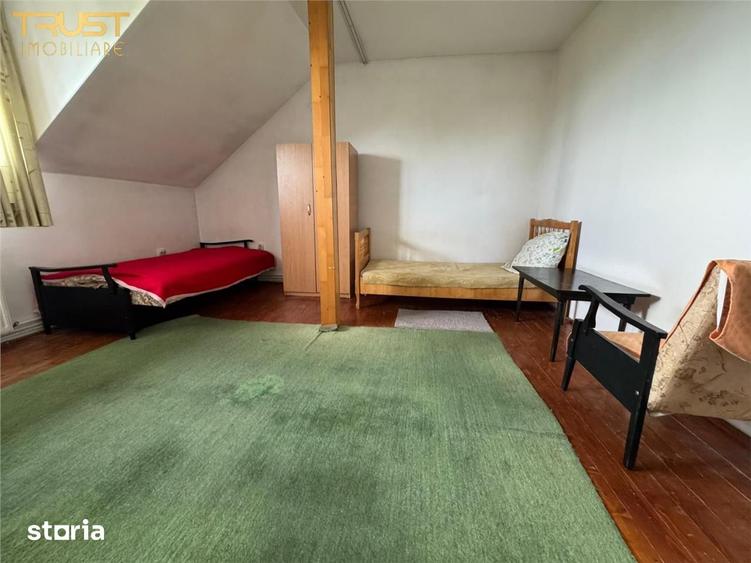 Casă cu 8 camere cu Teren 276 Mp în Zorilor