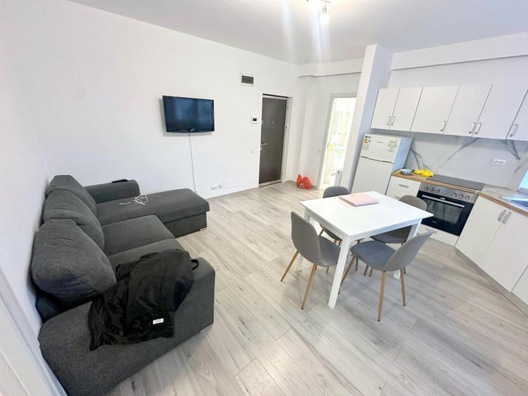 Apartament cu 3 camere semidecomandat, mobilat în Iris