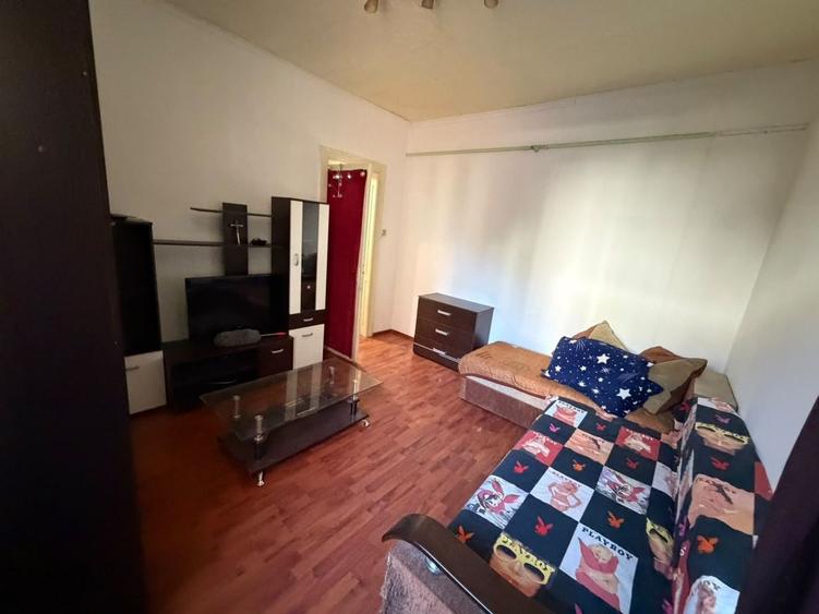 Garsonieră decomandată, mobilată în Unirii