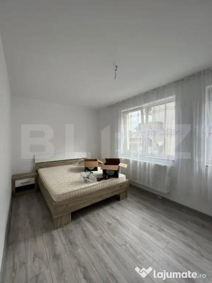 Apartament cu 3 camere semidecomandat în Florești