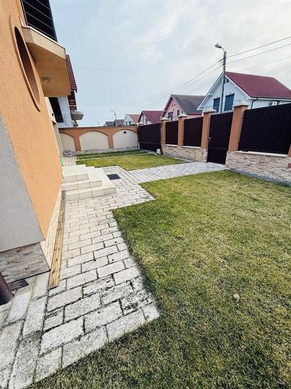 Casă cu 4 camere cu Canalizare în Est